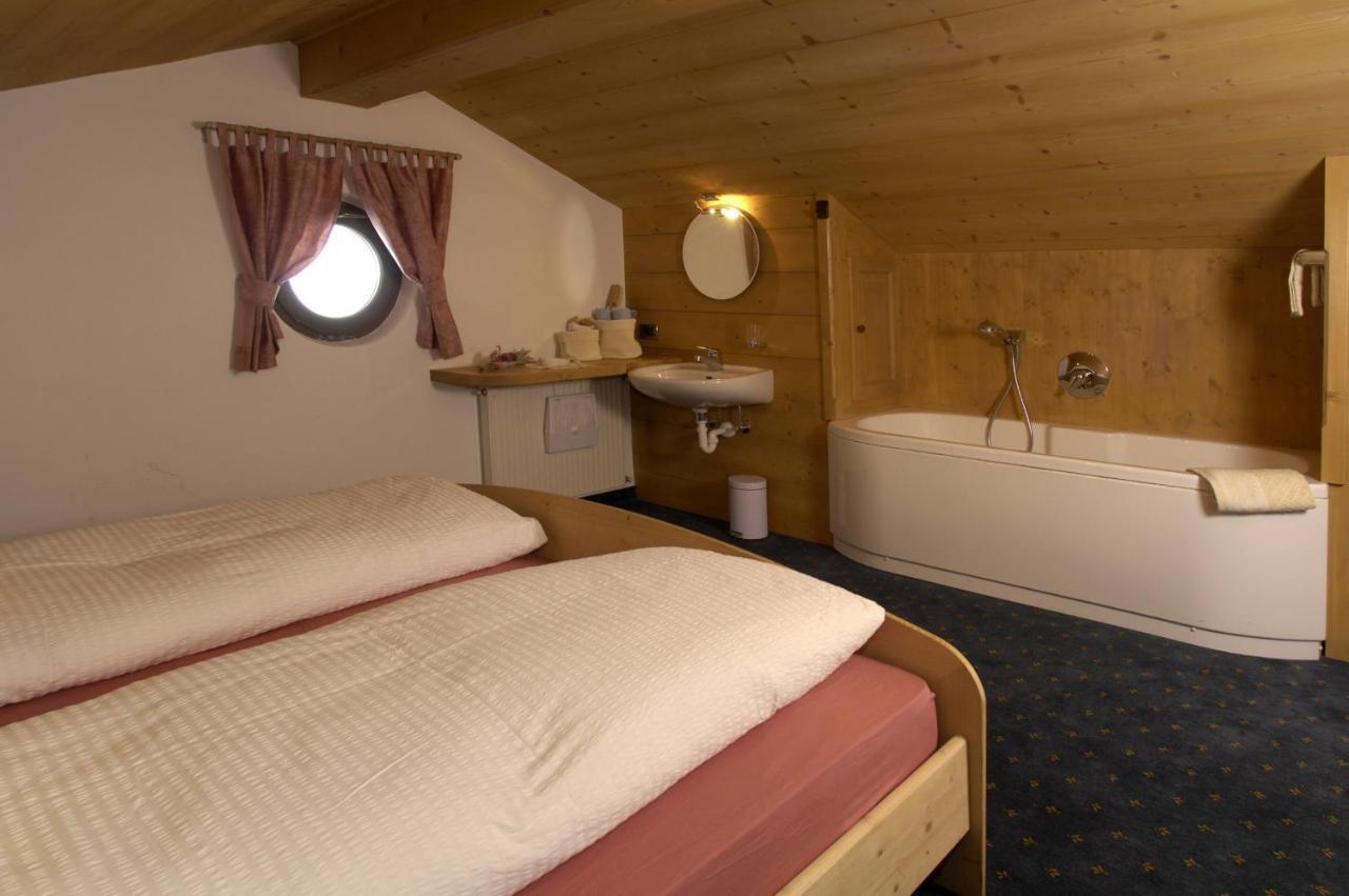 Agriturismo Apartments Tuene Ortisei Bagian luar foto