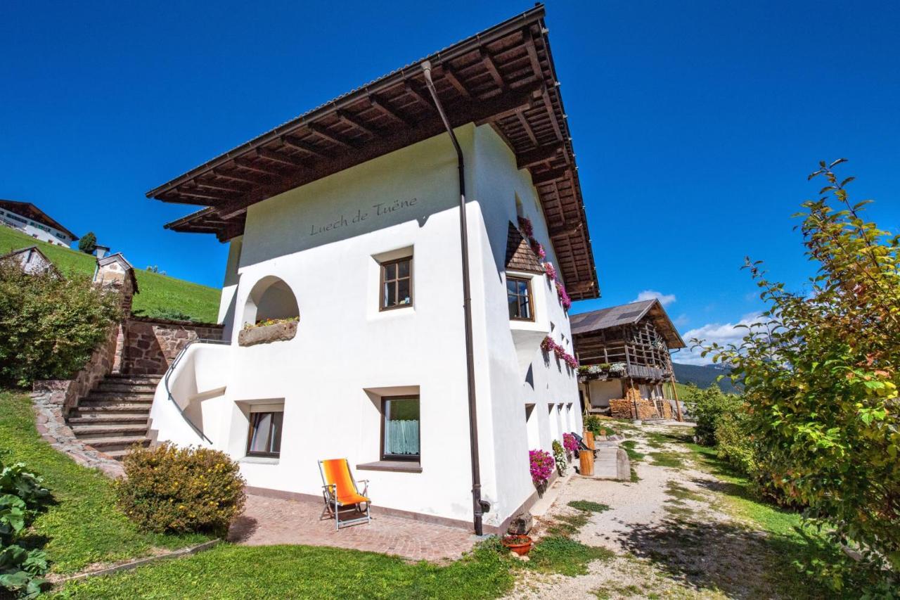 Agriturismo Apartments Tuene Ortisei Bagian luar foto