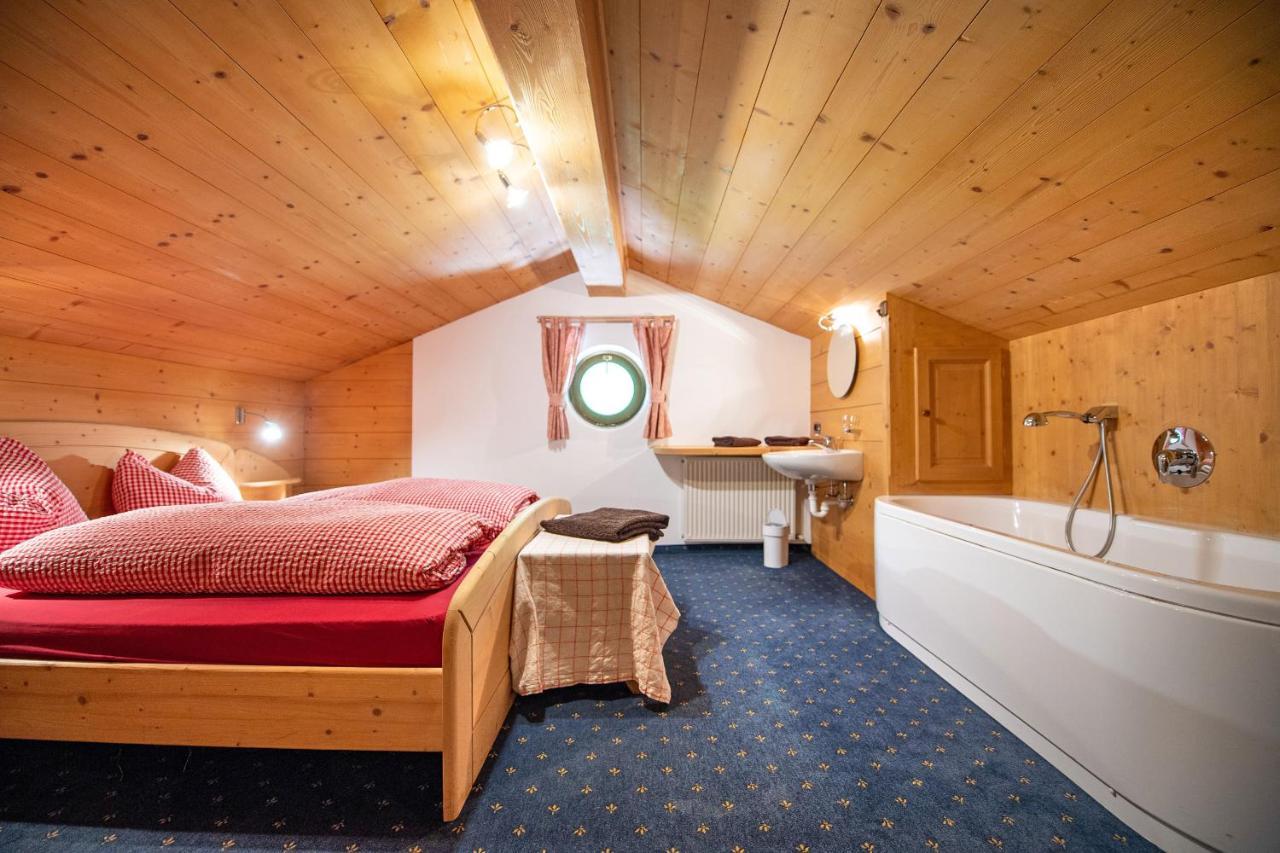 Agriturismo Apartments Tuene Ortisei Bagian luar foto