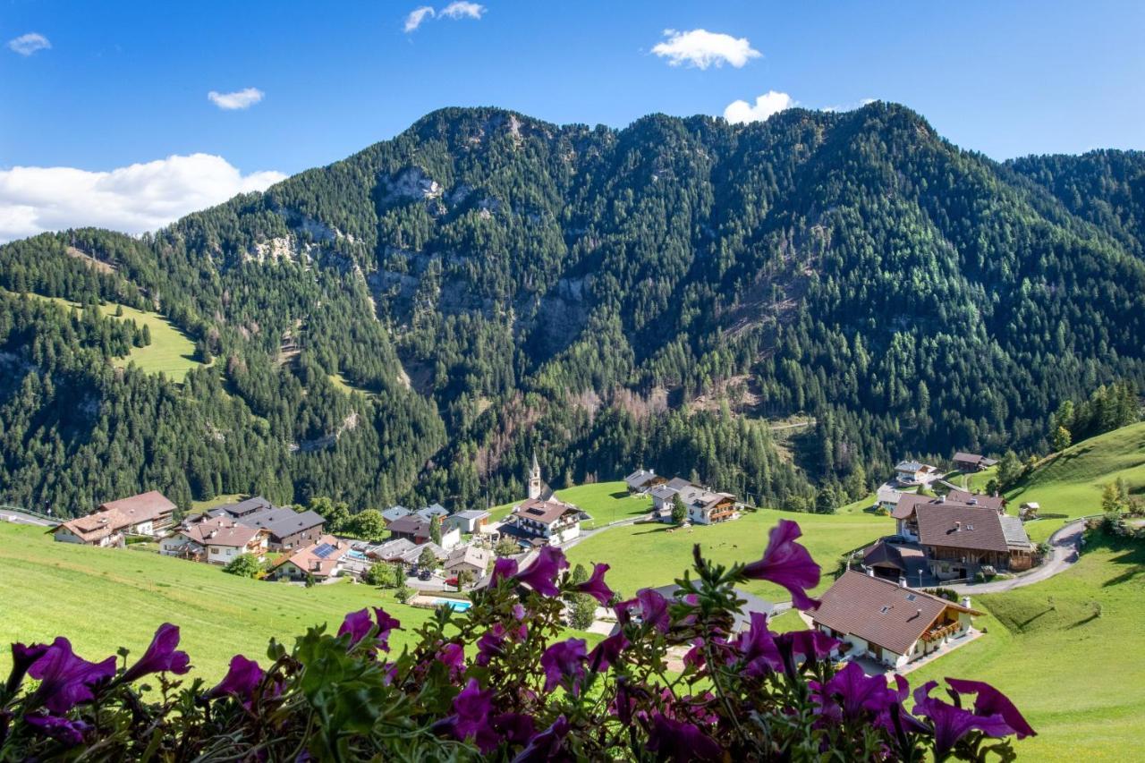 Agriturismo Apartments Tuene Ortisei Bagian luar foto