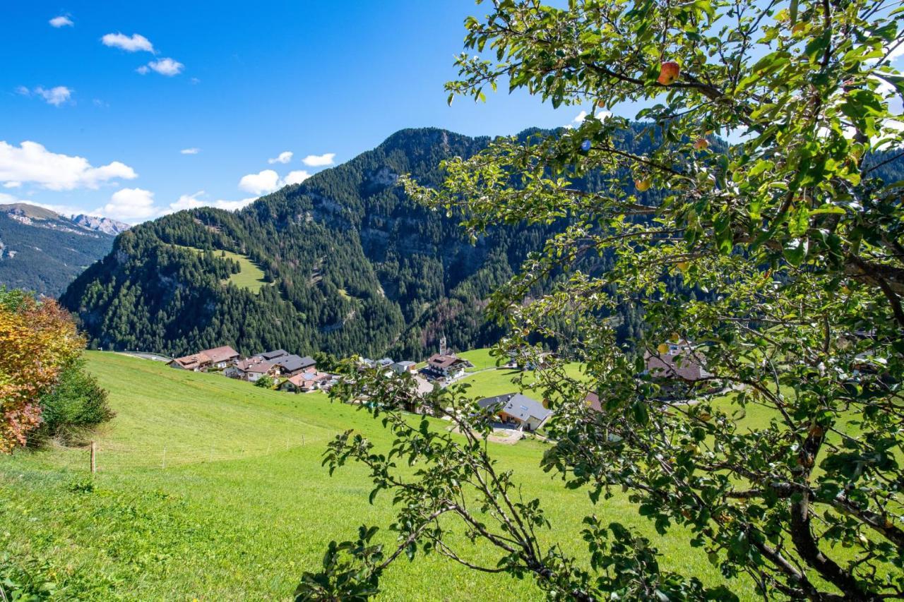 Agriturismo Apartments Tuene Ortisei Bagian luar foto