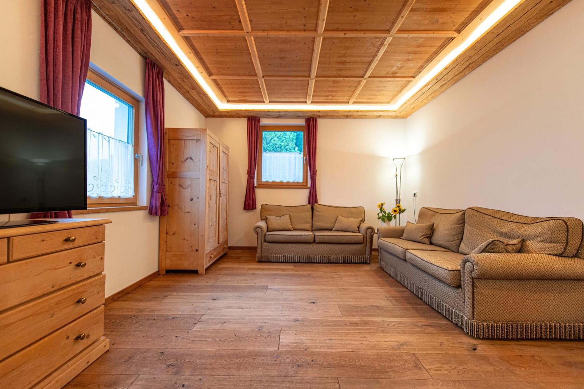 Agriturismo Apartments Tuene Ortisei Bagian luar foto