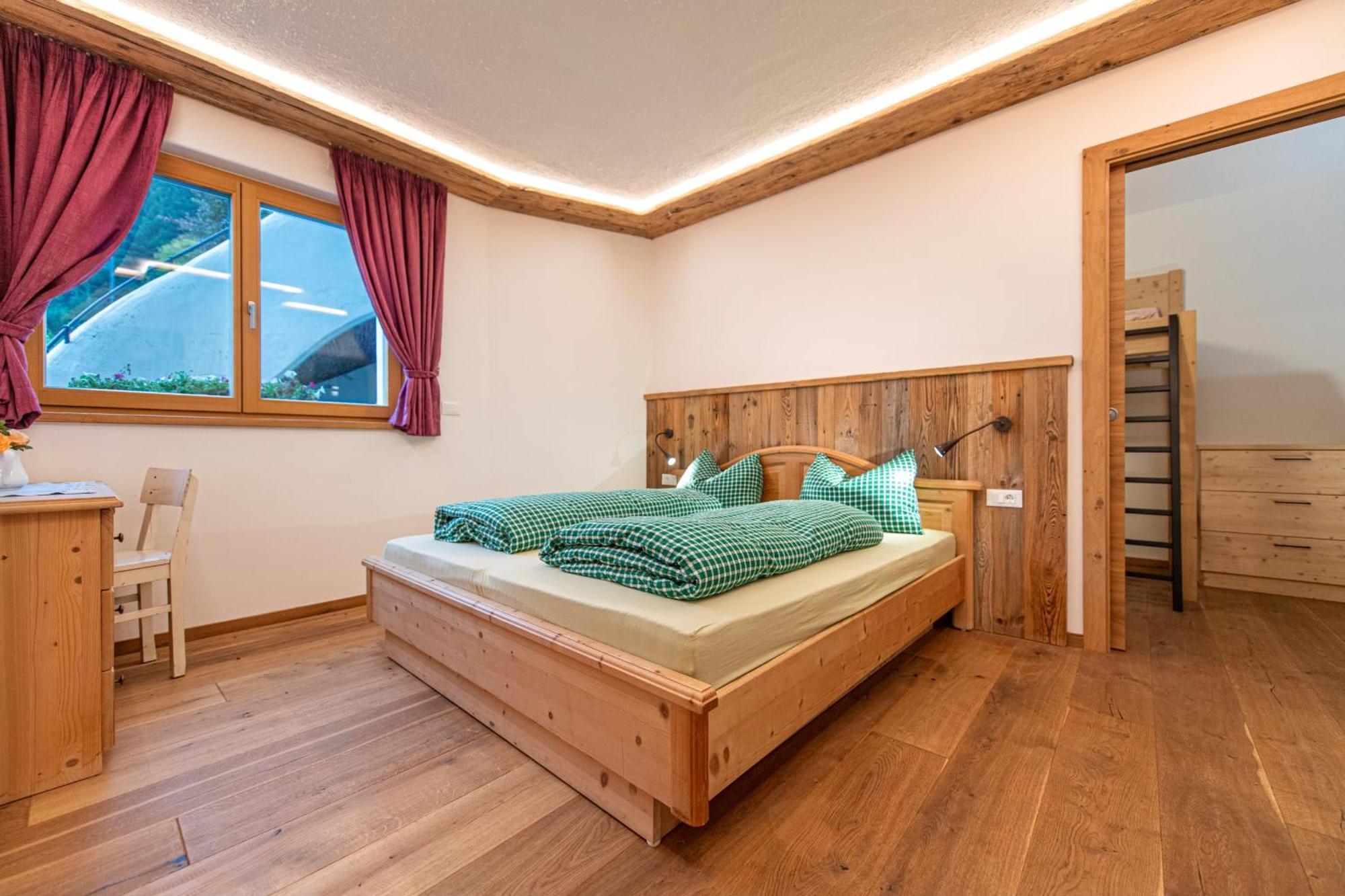 Agriturismo Apartments Tuene Ortisei Bagian luar foto