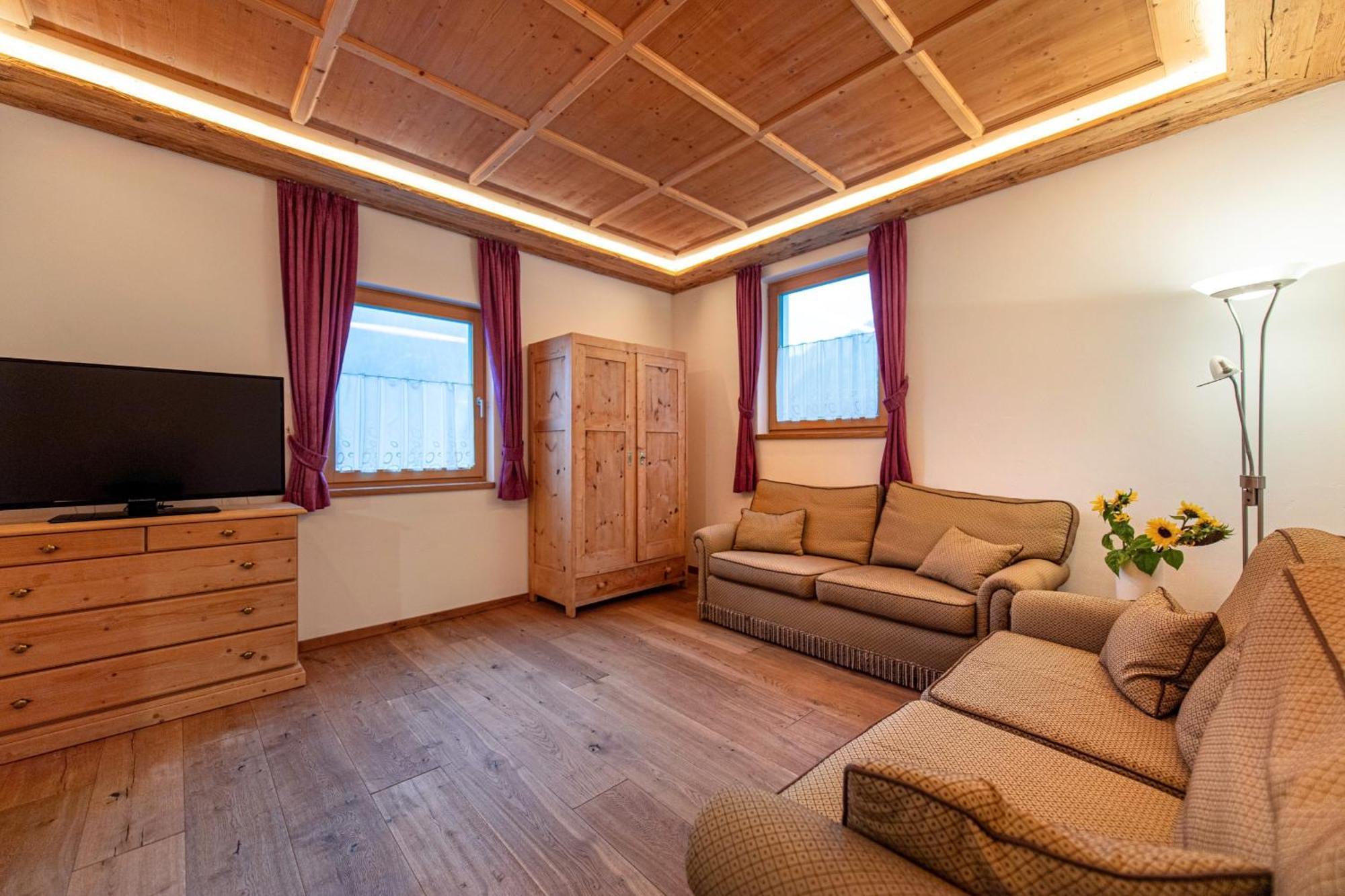 Agriturismo Apartments Tuene Ortisei Bagian luar foto