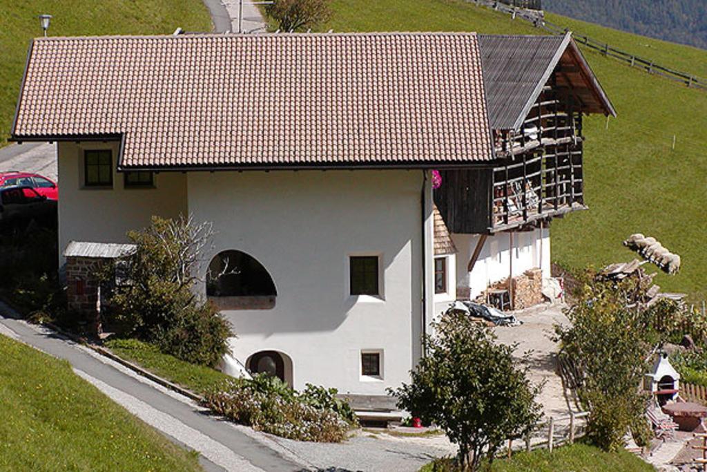 Agriturismo Apartments Tuene Ortisei Bagian luar foto