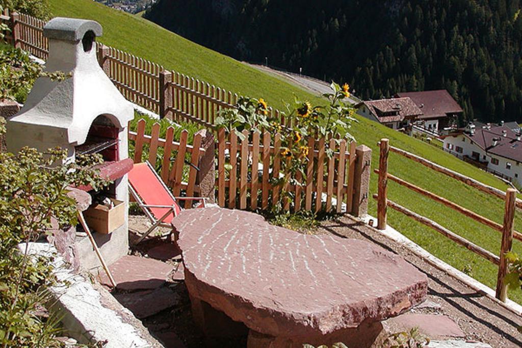 Agriturismo Apartments Tuene Ortisei Bagian luar foto